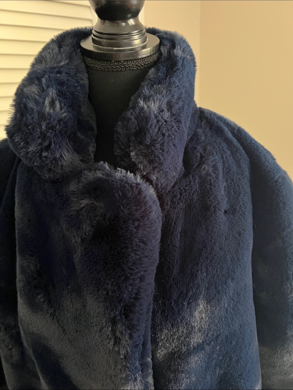 Faux fur coat size L. - Picture 2 of 8